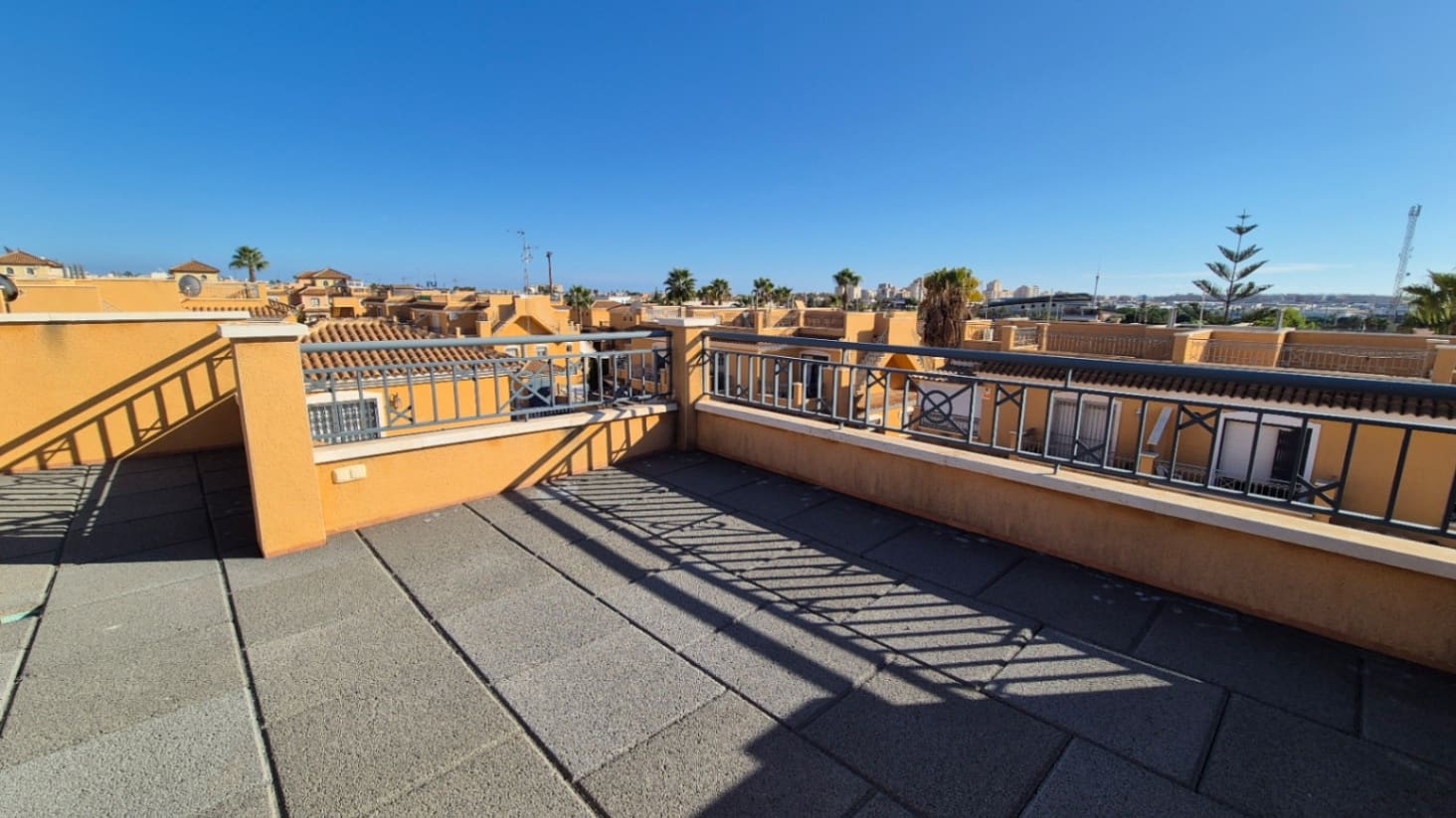 5 soverom Hus til salgs i Torrevieja med svømmebasseng garasje - € 240 000 (Ref: 9528869)