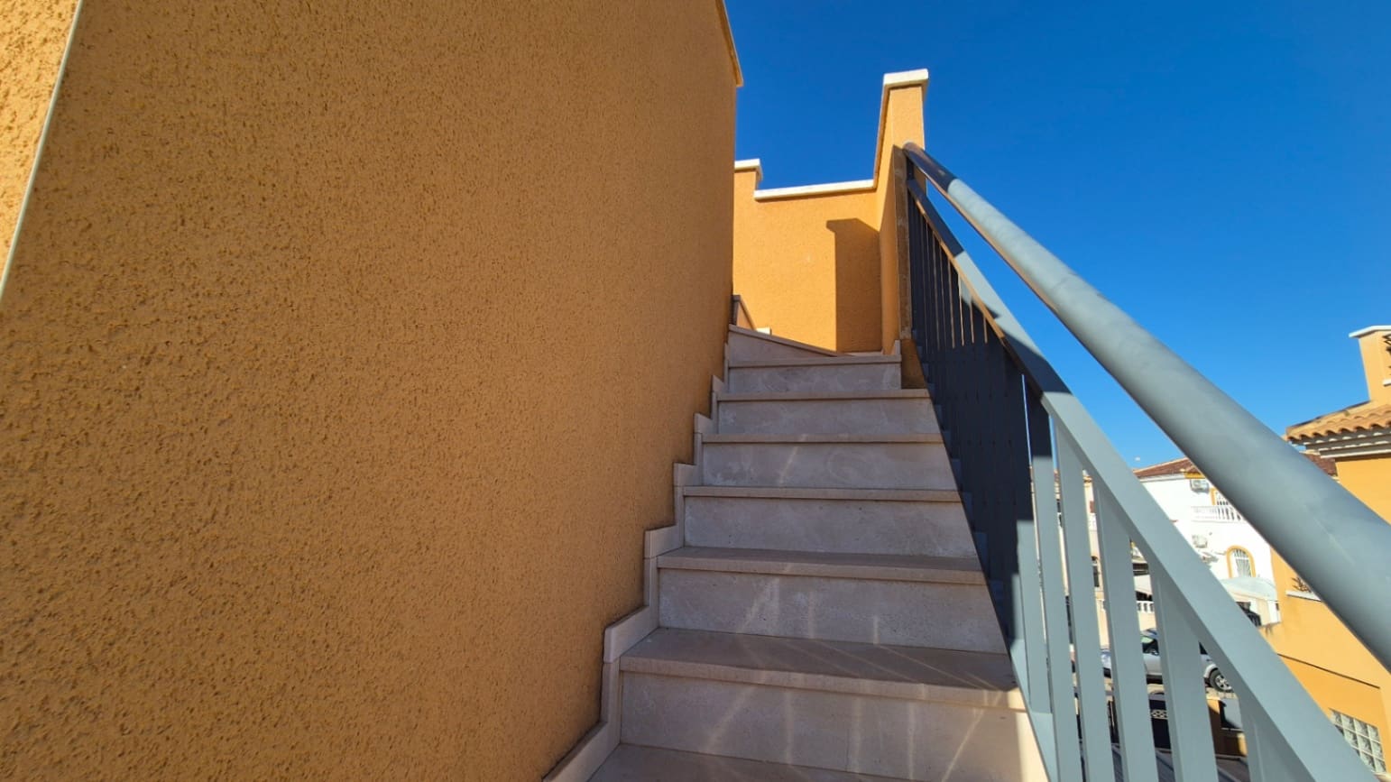 5 soverom Hus til salgs i Torrevieja med svømmebasseng garasje - € 240 000 (Ref: 9528869)