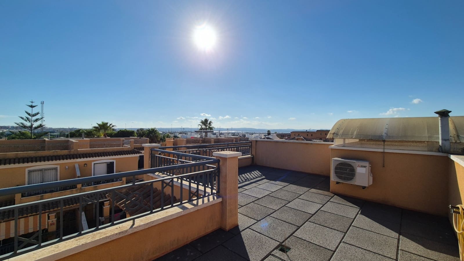 5 soverom Hus til salgs i Torrevieja med svømmebasseng garasje - € 240 000 (Ref: 9528869)