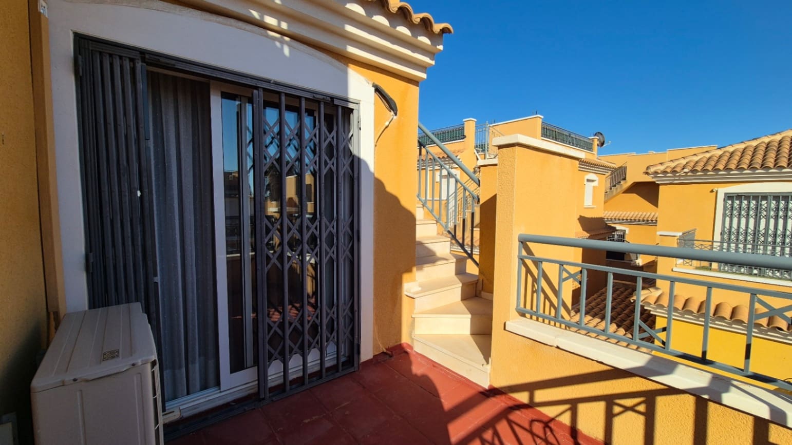 5 soverom Hus til salgs i Torrevieja med svømmebasseng garasje - € 240 000 (Ref: 9528869)