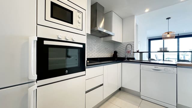 2 chambre Appartement à vendre à Punta Prima, Torrevieja avec piscine garage - 420 000 € (Ref: 9546948)