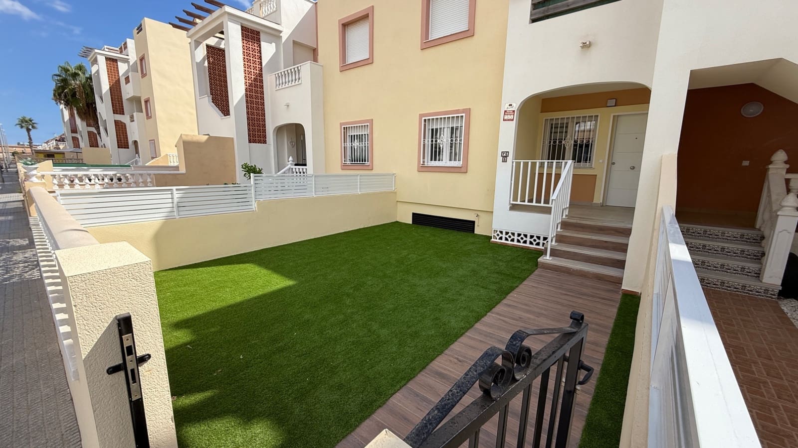2 soveværelse Byhus til salg i Orihuela Costa med swimmingpool garage - € 205.900 (Ref: 9548931)