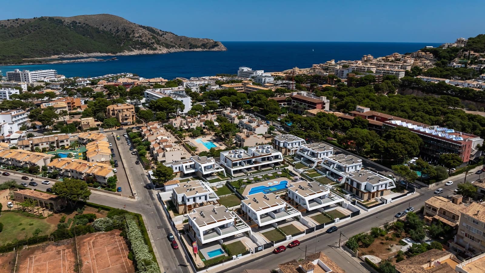 3 soveværelse Semi-Rækkehus til salg i Cala Ratjada med swimmingpool - € 885.000 (Ref: 9563718)