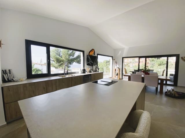 4 sypialnia Willa na sprzedaż w Santa Ponsa, Calvià z basenem garażem - 2 850 000 € (Ref: 9563923)