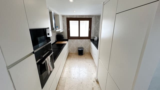 Ático de 2 habitaciones en Punta Prima, Orihuela en venta con piscina garaje - 375.000 € (Ref: 9588276)