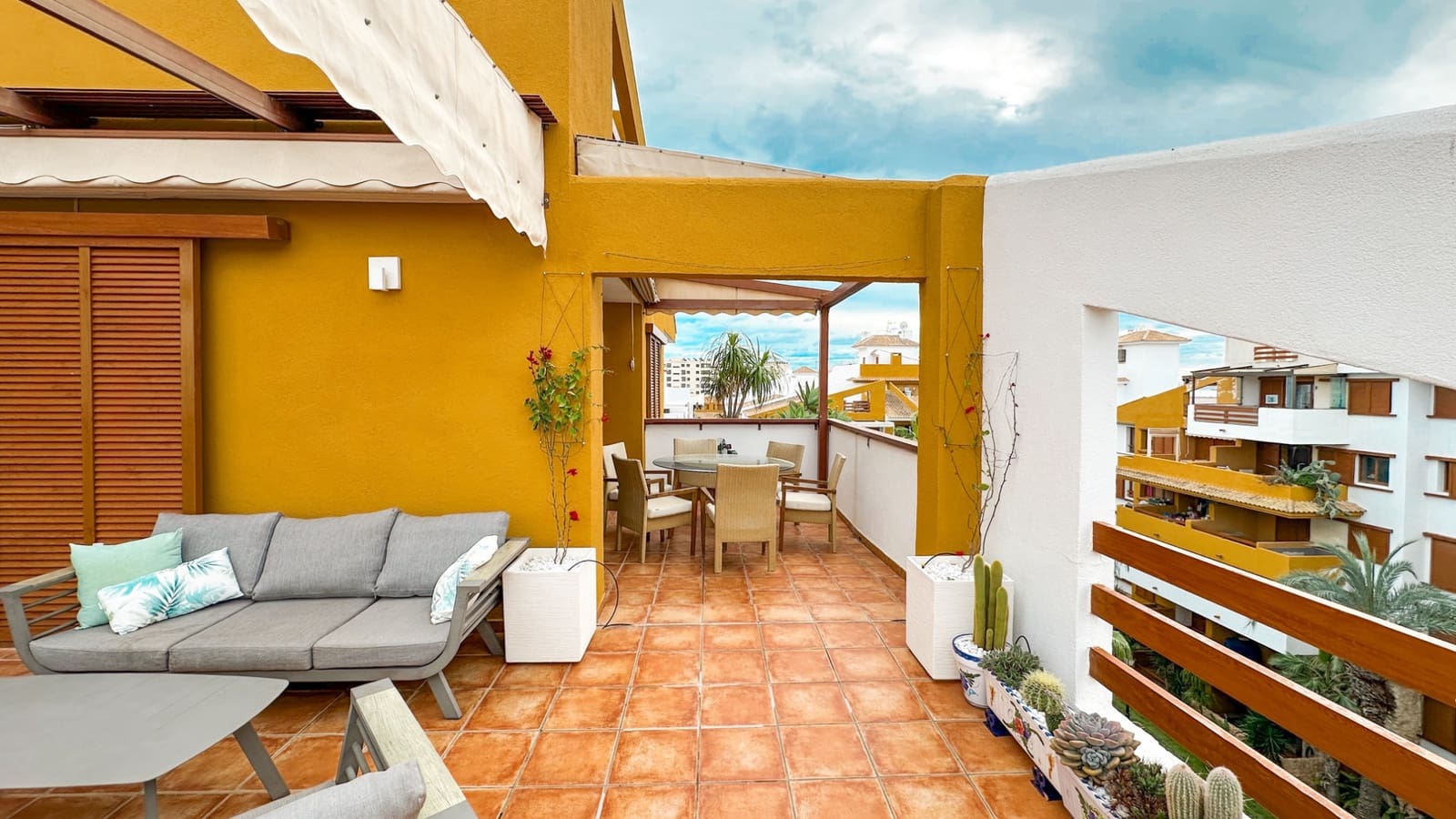 Ático de 2 habitaciones en Orihuela Costa en venta con piscina garaje - 375.000 € (Ref: 9588276)