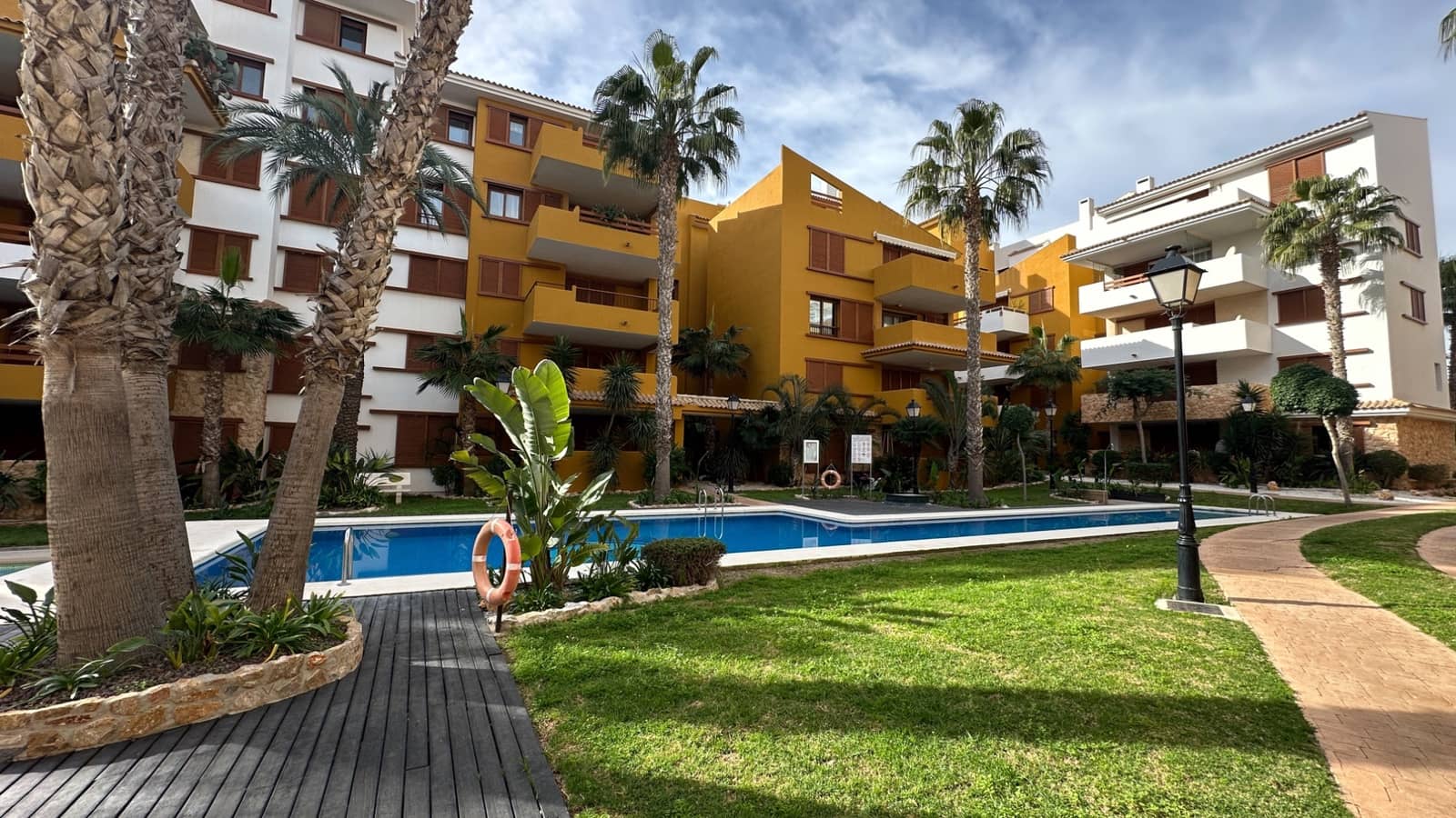 Ático de 2 habitaciones en Orihuela Costa en venta con piscina garaje - 375.000 € (Ref: 9588276)