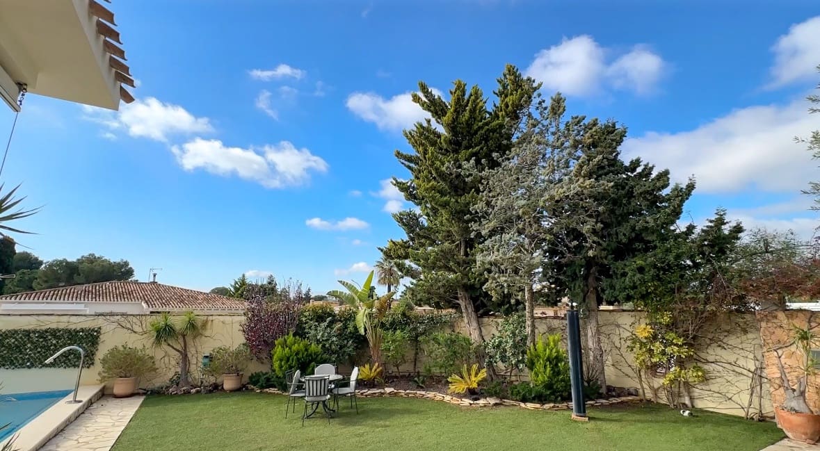 7 bedroom Villa for sale in Dehesa de Campoamor with pool garage - € 1,349,000 (Ref: 9691625)