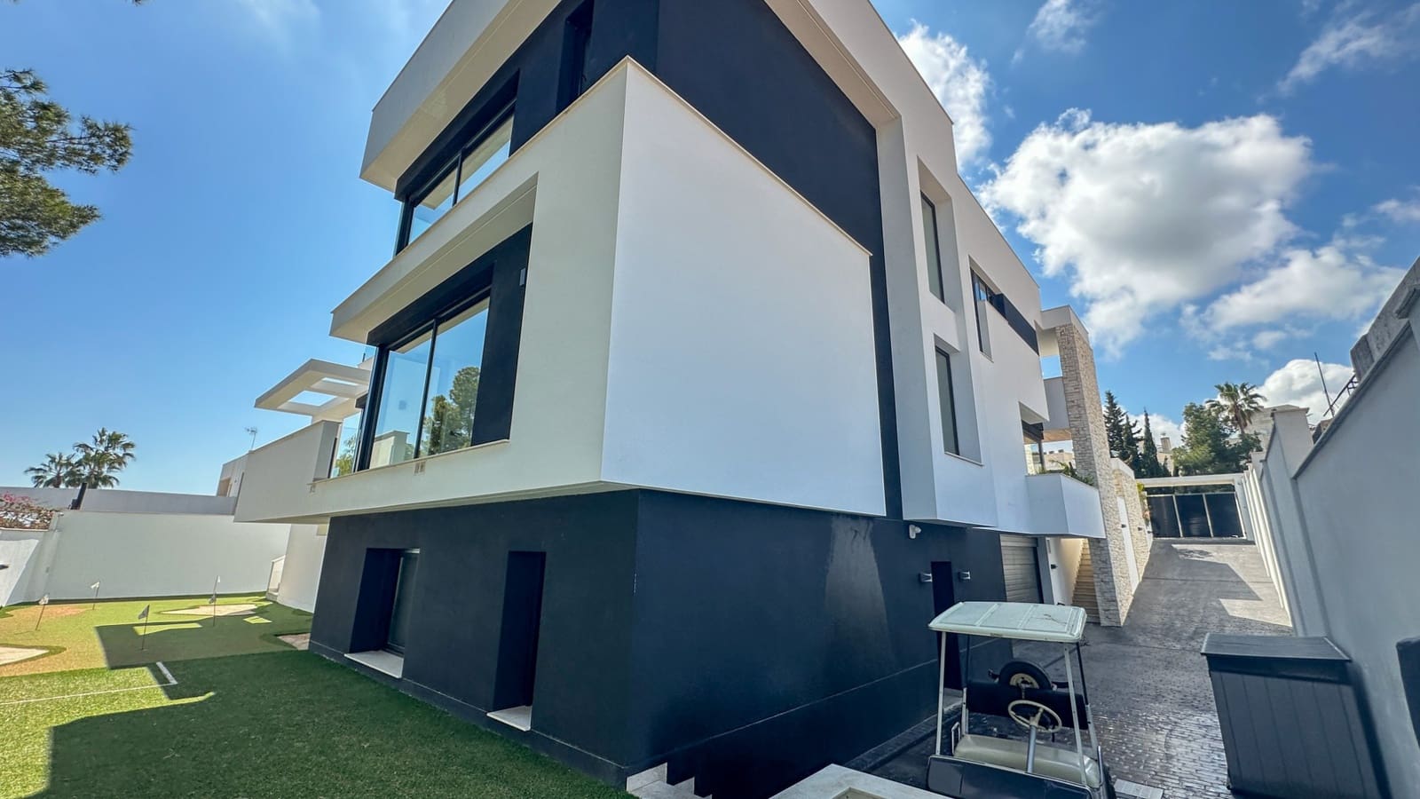 4 slaapkamer Villa te koop in Villamartin met zwembad garage - € 2.950.000 (Ref: 9715591)