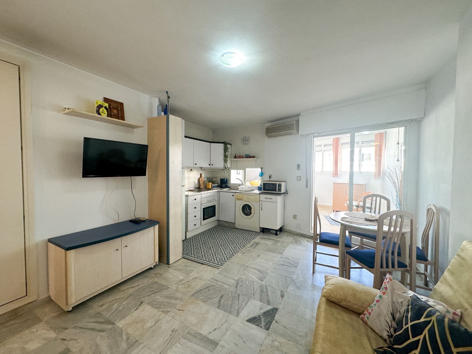 Studio for sale in Torrevieja with garage - € 127,000 (Ref: 9733754)