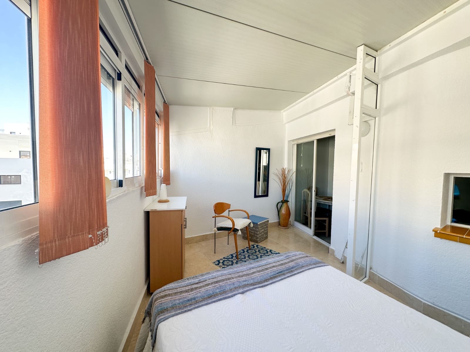 Studio for sale in Torrevieja with garage - € 127,000 (Ref: 9733754)