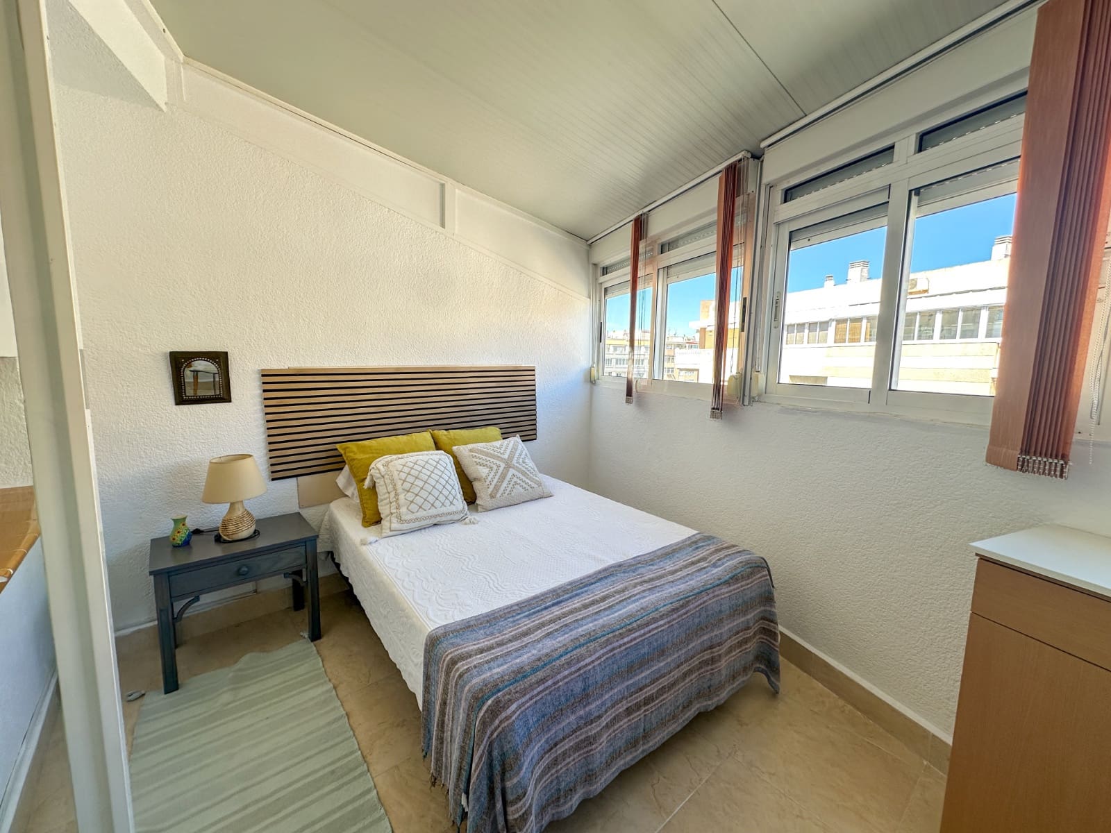 Studio for sale in Torrevieja with garage - € 127,000 (Ref: 9733754)