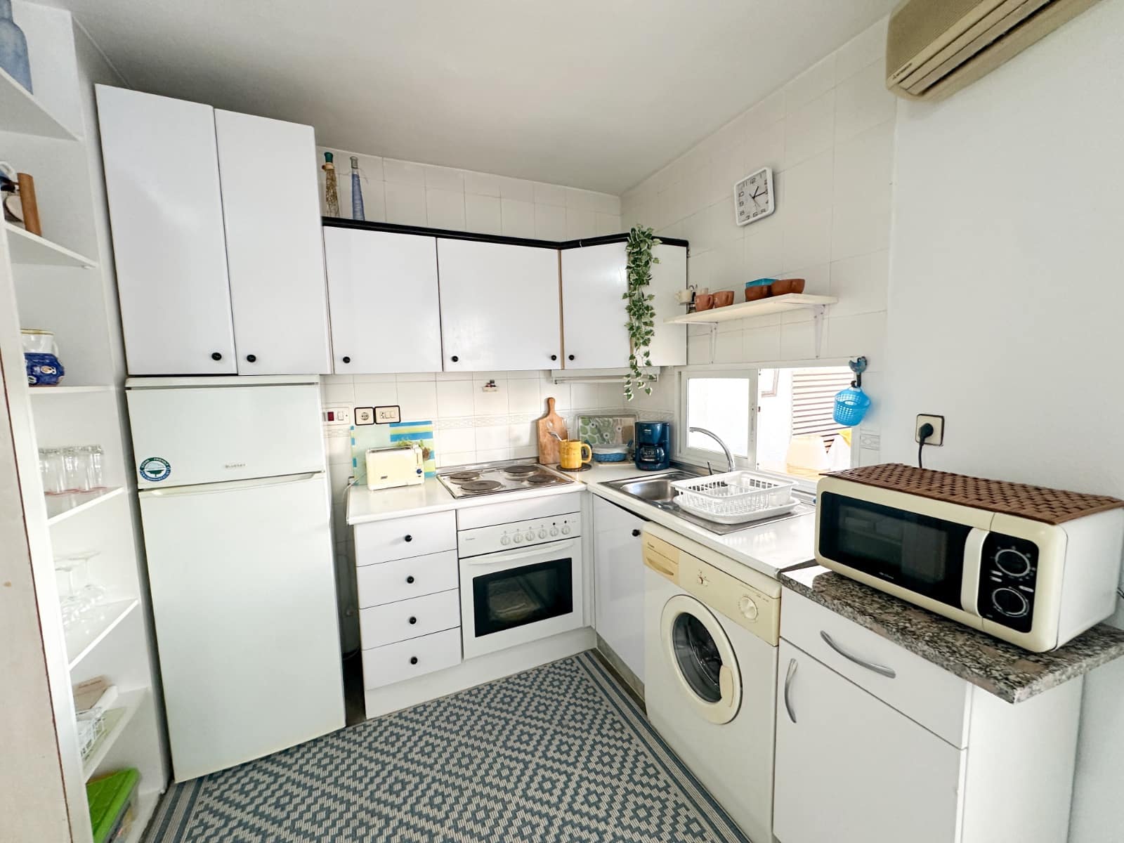 Studio for sale in Torrevieja with garage - € 127,000 (Ref: 9733754)