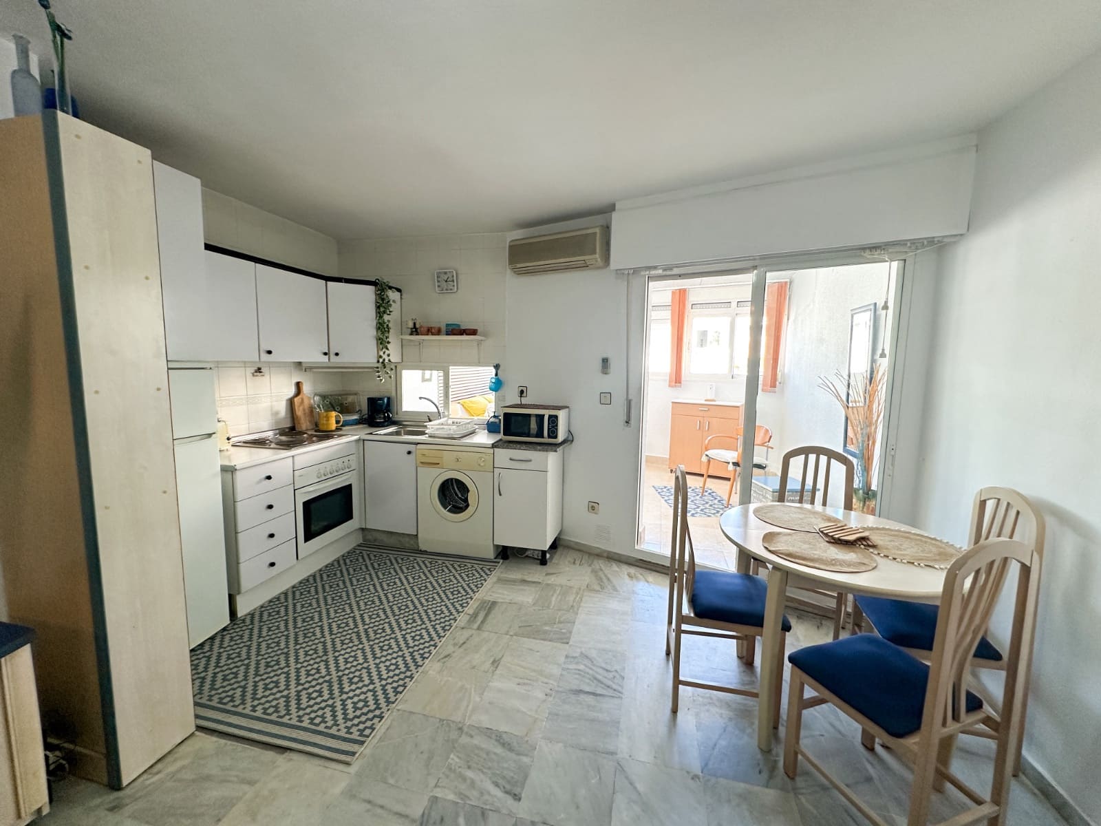 Studio for sale in Torrevieja with garage - € 127,000 (Ref: 9733754)