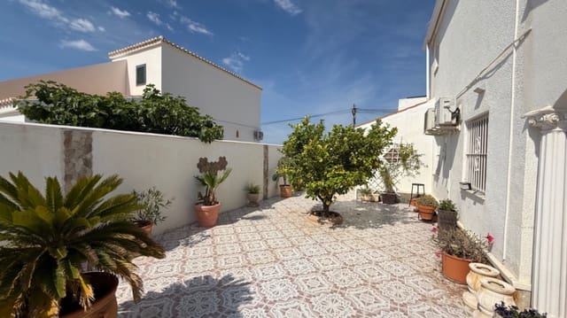 3 sypialnia Dom na sprzedaż w El Chaparral - La Siesta - La Torreta, Torrevieja z basenem garażem - 389 000 € (Ref: 9806948)