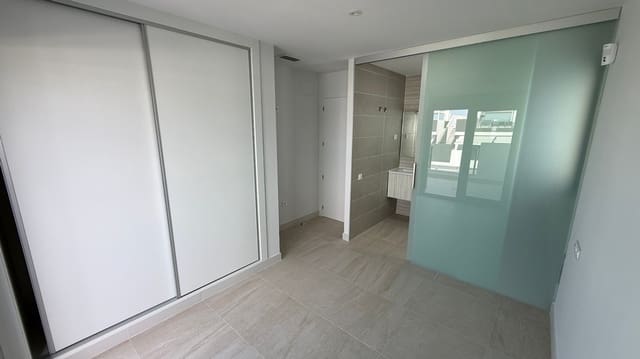 2 soverom Penthouse til salgs i Torrevieja med svømmebasseng garasje - € 305 000 (Ref: 9969011)