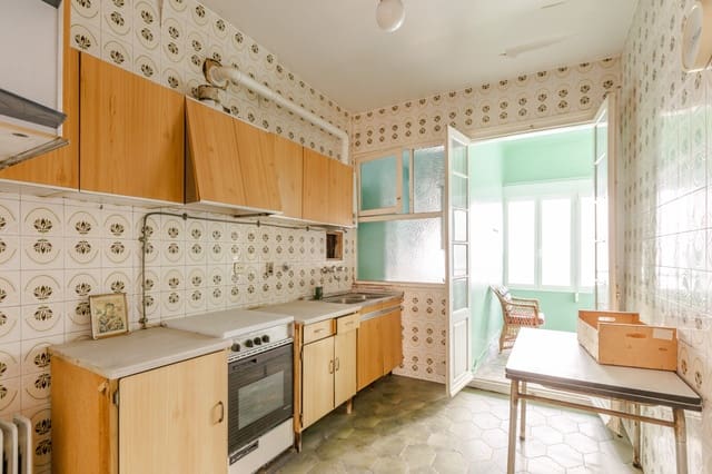 4 bedroom Flat for sale in Pamplona / Iruña - € 380,000 (Ref: 10003556)