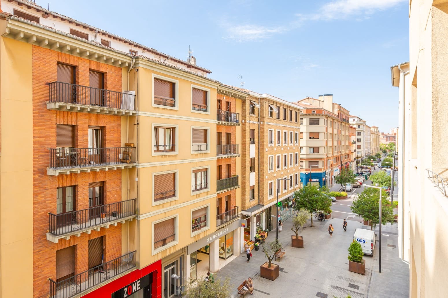 4 bedroom Flat for sale in Pamplona / Iruna - € 380,000 (Ref: 10003556)