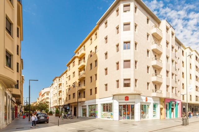 4 bedroom Flat for sale in Pamplona / Iruña - € 380,000 (Ref: 10003556)