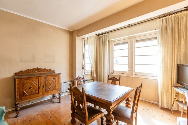 4 bedroom Flat for sale in Pamplona / Iruña - € 380,000 (Ref: 10003556)