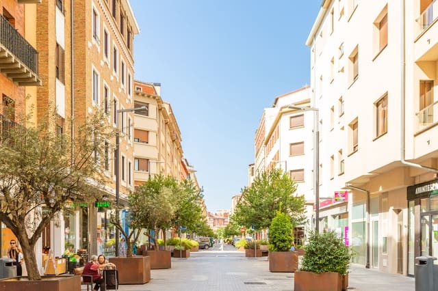 4 bedroom Flat for sale in Pamplona / Iruña - € 380,000 (Ref: 10003556)