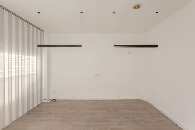 Commercieel te koop in Pamplona - € 64.000 (Ref: 10012949)