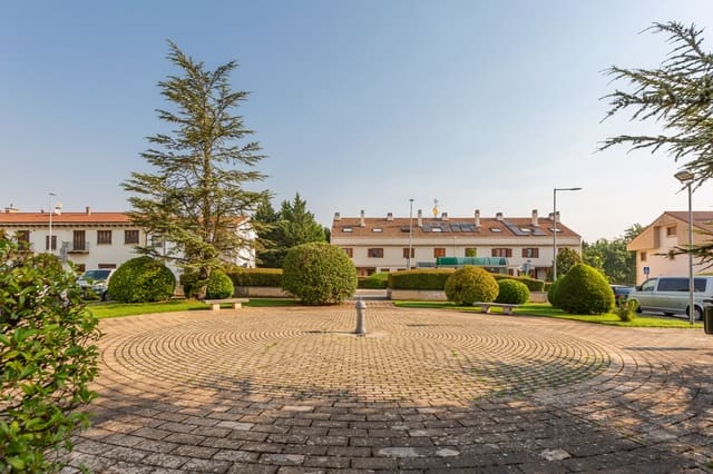 3 bedroom Villa for sale in Zizur Mayor / Zizur Nagusia with garage - € 520,000 (Ref: 10017183)