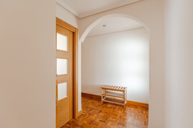 3 bedroom Flat for sale in Pamplona / Iruña - € 215,000 (Ref: 10017184)
