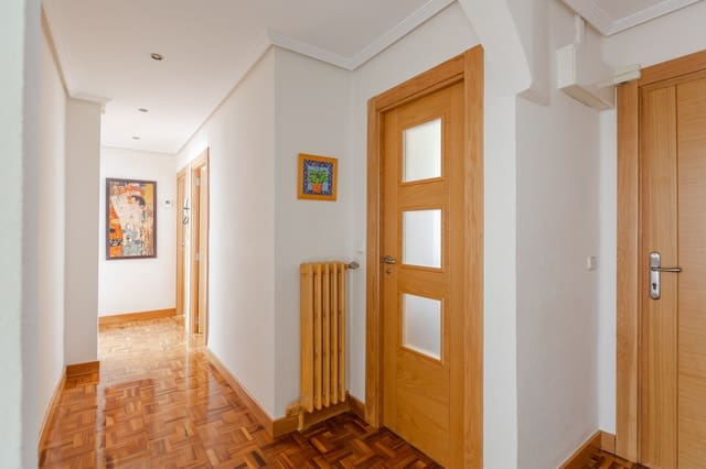 3 bedroom Flat for sale in Pamplona / Iruña - € 215,000 (Ref: 10017184)