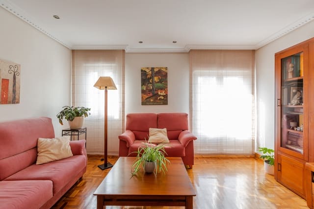 3 bedroom Flat for sale in Pamplona / Iruña - € 215,000 (Ref: 10017184)