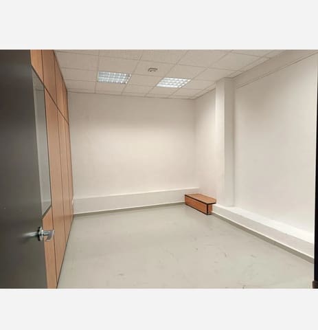 Commercieel te huur in Pamplona - € 1.200 (Ref: 10020307)