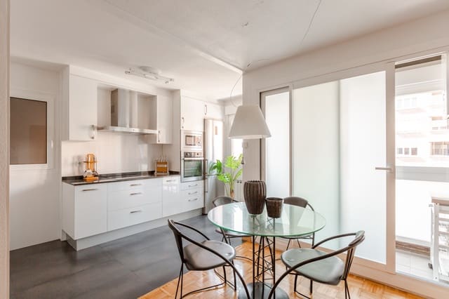 3 sovrum Lägenhet till salu i Pamplona med garage - 345 000 € (Ref: 10023672)