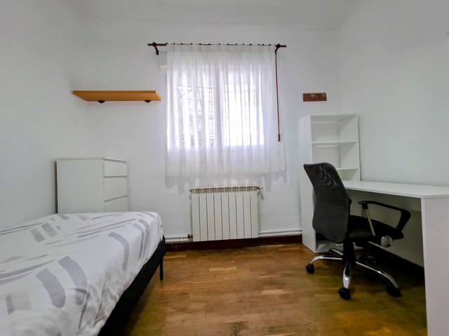2 sovrum Lägenhet att hyra i Pamplona - 750 € (Ref: 10033541)
