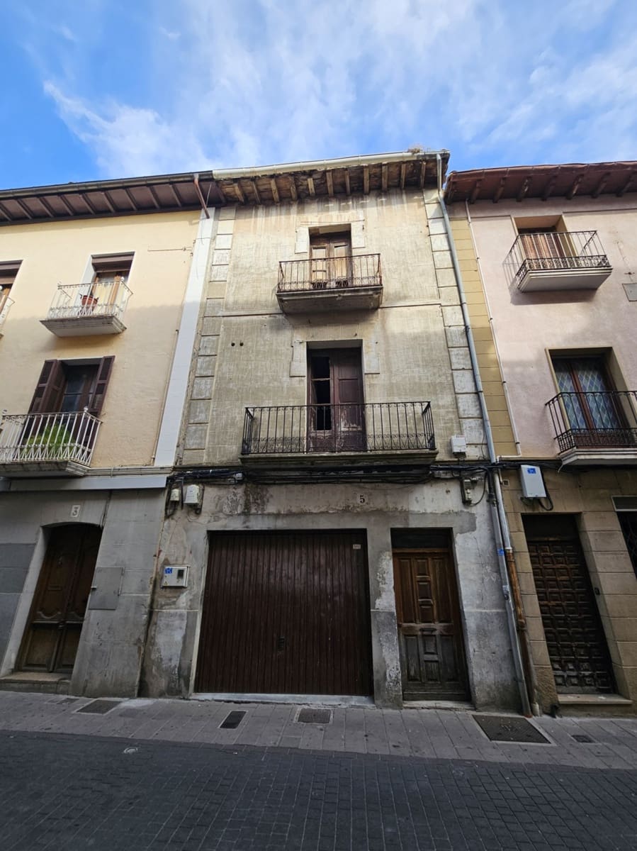 6 bedroom Villa for sale in Sanguesa - € 98,000 (Ref: 10037096)