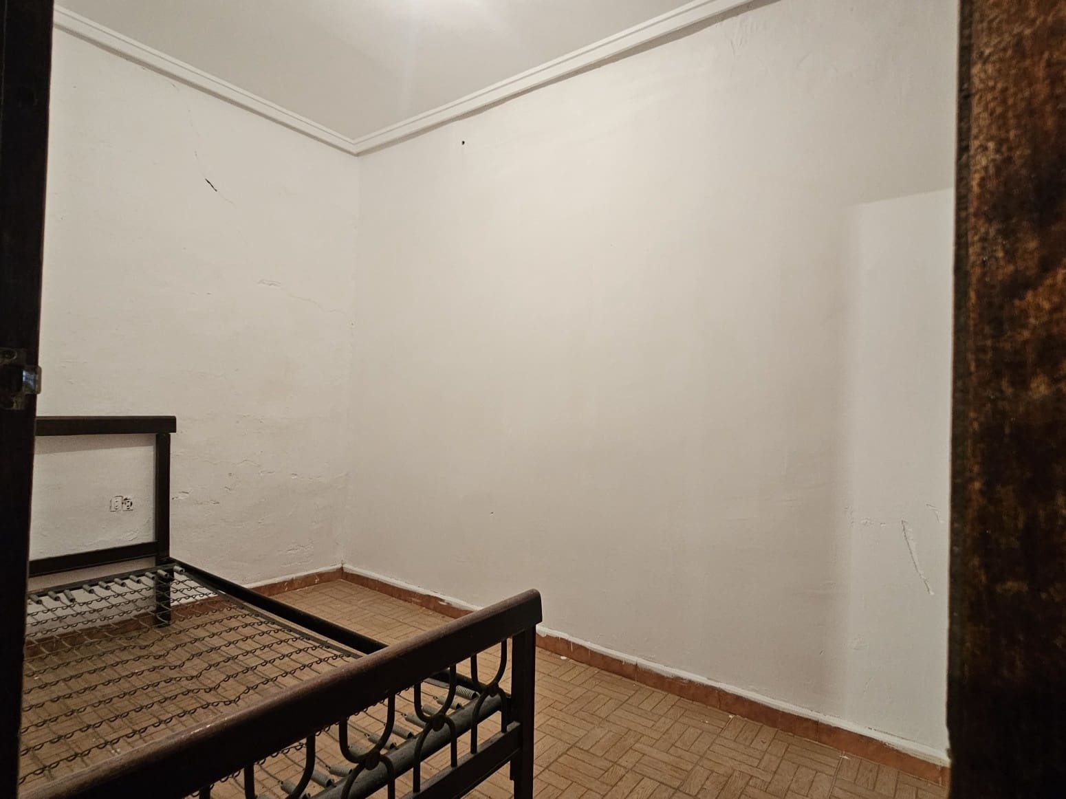 6 bedroom Villa for sale in Sanguesa with garage - € 98,000 (Ref: 10037096)