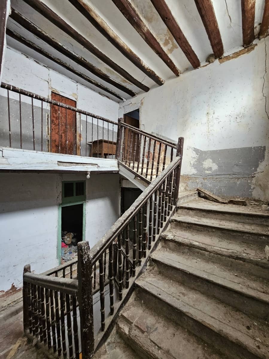 6 bedroom Villa for sale in Sanguesa with garage - € 98,000 (Ref: 10037096)