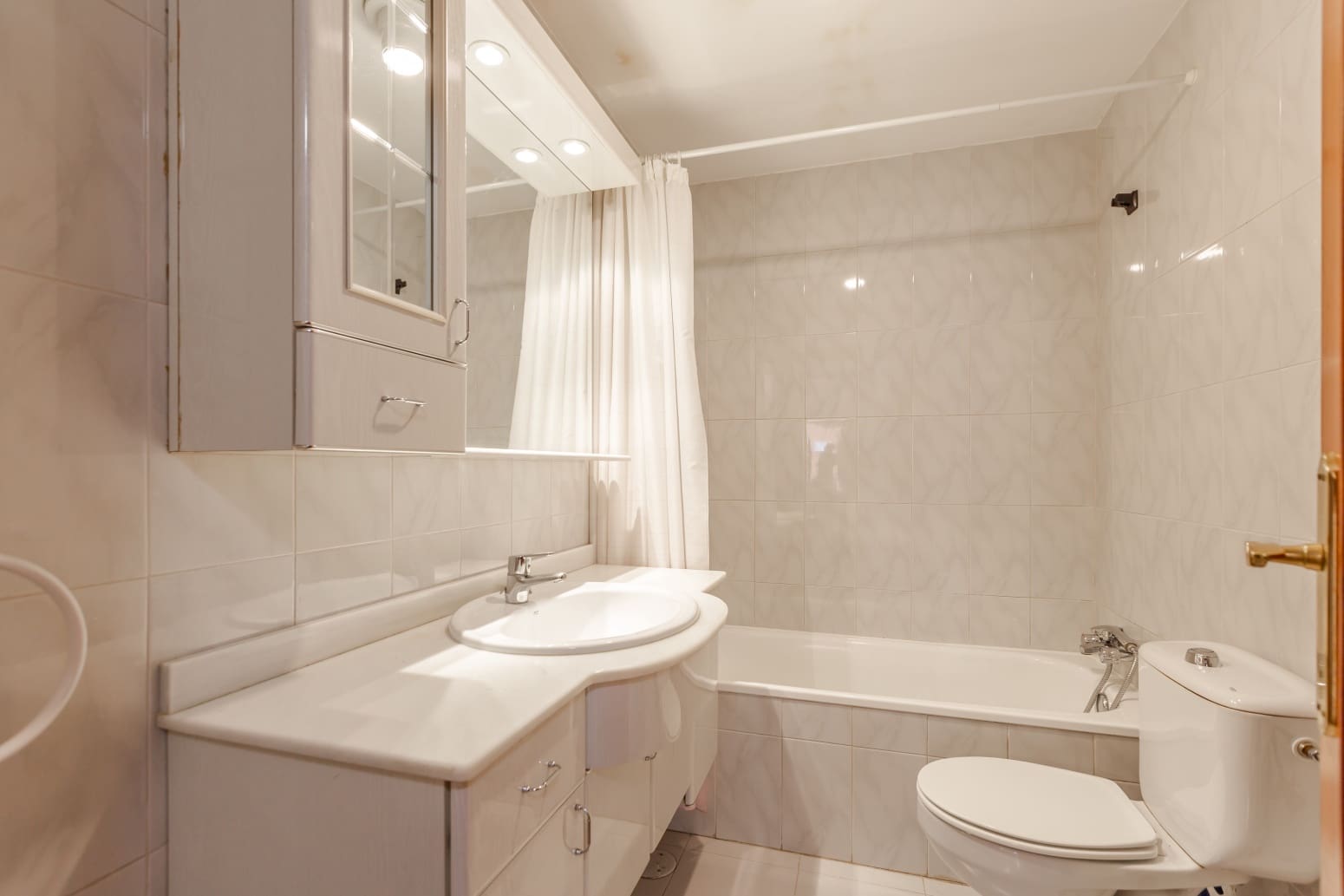 Appartement de 2 chambres à louer à Pampelune - 950 € (Ref: 10044631)