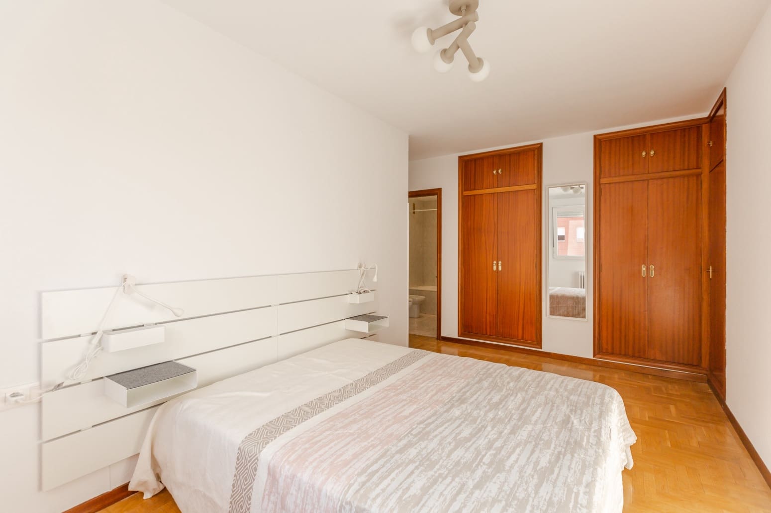Appartement de 2 chambres à louer à Pampelune - 950 € (Ref: 10044631)