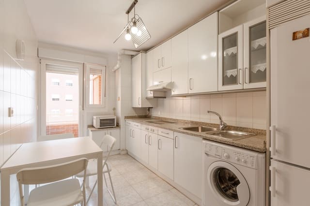Appartement de 2 chambres à louer à Pampelune - 950 € (Ref: 10044631)