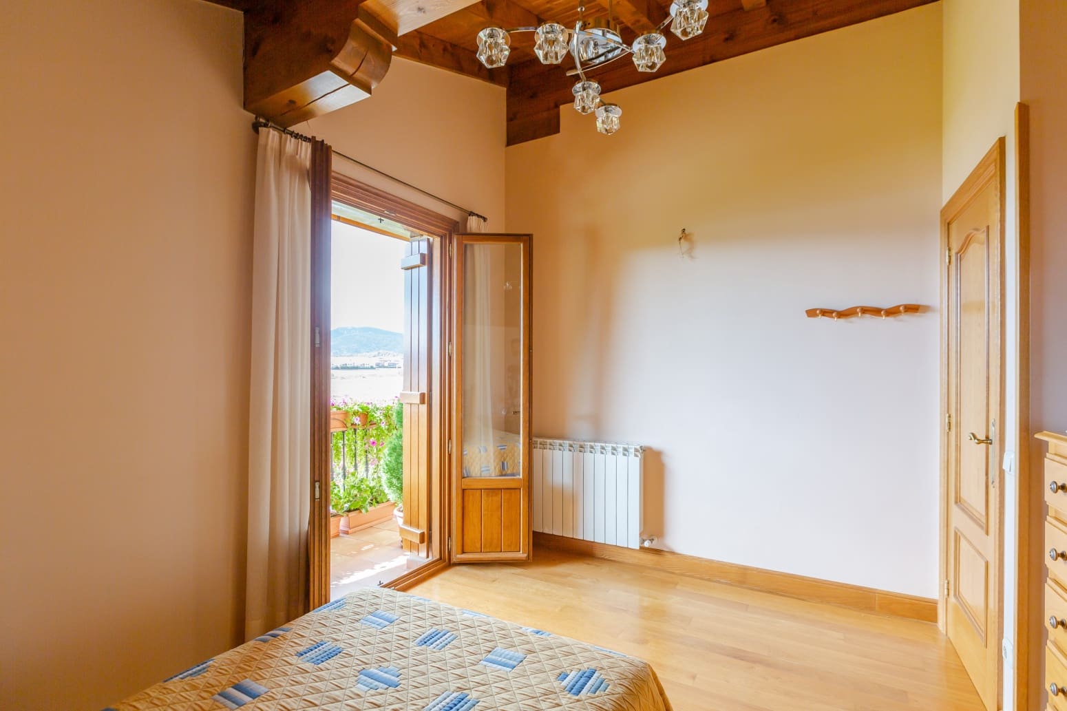 5 sovrum Villa till salu i Aizoain med garage - 691 000 € (Ref: 10075423)