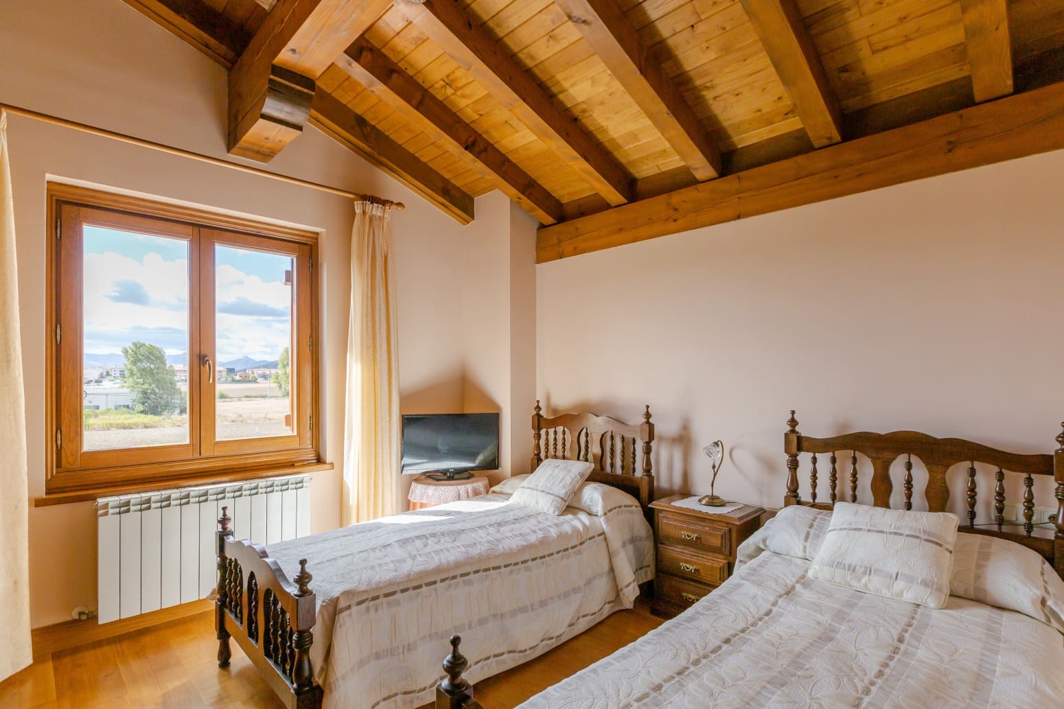 5 sovrum Villa till salu i Aizoain med garage - 691 000 € (Ref: 10075423)
