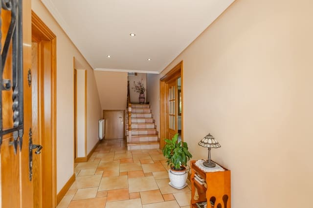 5 sovrum Villa till salu i Aizoain, Berrioplano med garage - 691 000 € (Ref: 10075423)