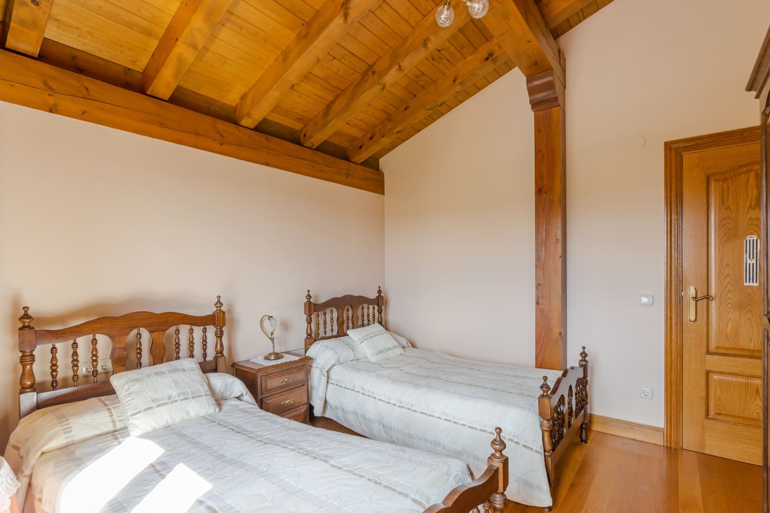 5 sovrum Villa till salu i Aizoain med garage - 691 000 € (Ref: 10075423)