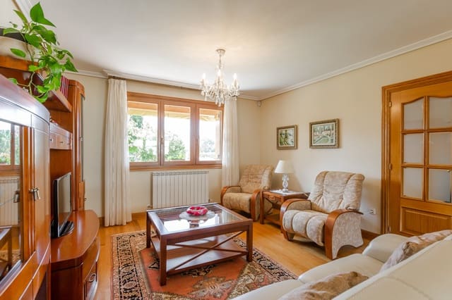 5 sovrum Villa till salu i Aizoain, Berrioplano med garage - 691 000 € (Ref: 10075423)