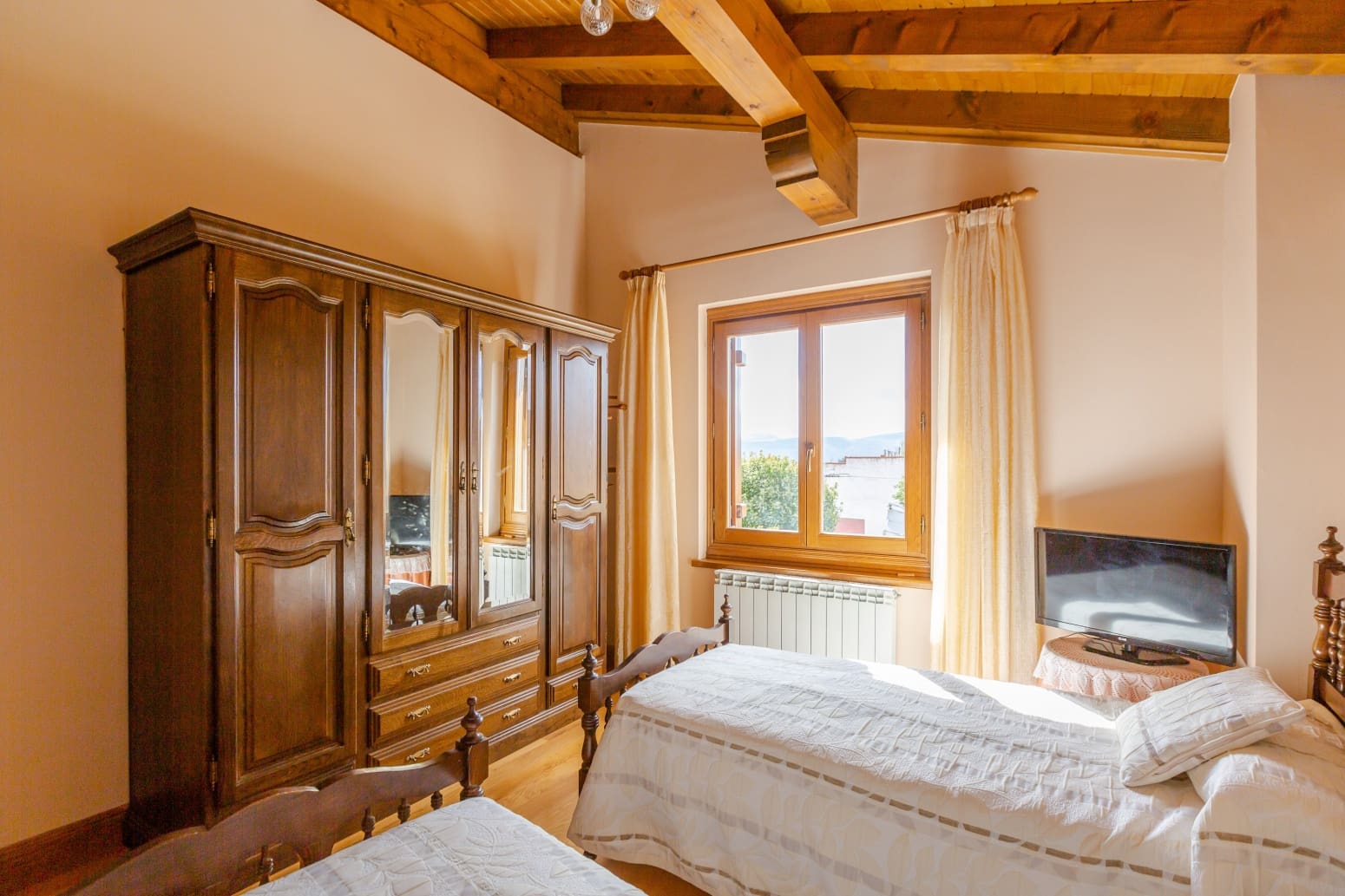5 sovrum Villa till salu i Aizoain med garage - 691 000 € (Ref: 10075423)