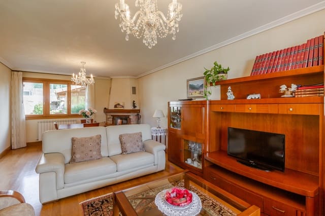 5 sovrum Villa till salu i Aizoain, Berrioplano med garage - 691 000 € (Ref: 10075423)