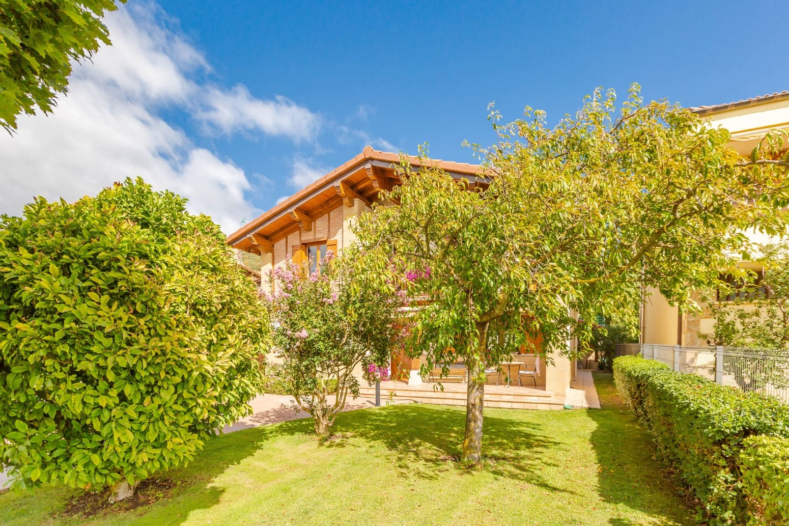 5 sovrum Villa till salu i Aizoain med garage - 691 000 € (Ref: 10075423)