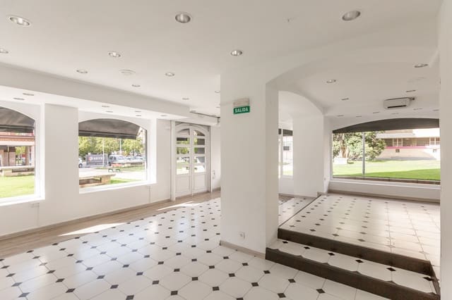 Kaupallinen vuokrattavana paikassa Pamplona - 680 € (Ref: 10085678)