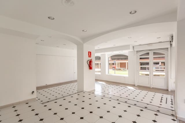 Kaupallinen vuokrattavana paikassa Pamplona - 680 € (Ref: 10085678)