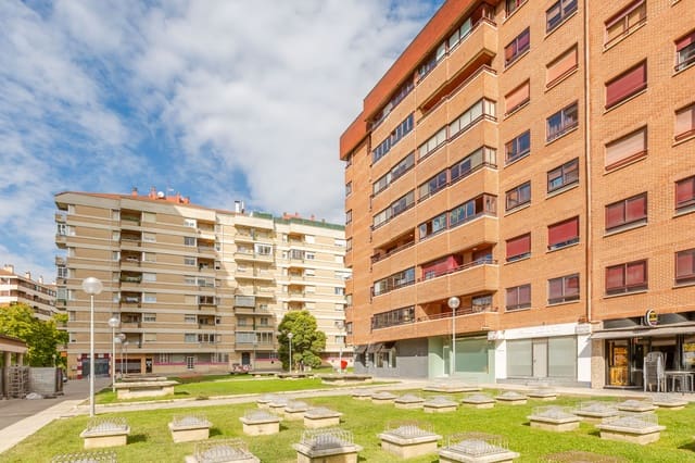 Kaupallinen vuokrattavana paikassa Pamplona - 680 € (Ref: 10085678)